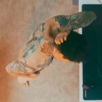 Julien Bam Instagram - Wir haben uns endlich mal ne dicke Pause von allem gegönnt. Uns wiederbelebt. Darum ist der Januar auch so ruhig, sry. Aber dieses Jahr wird wieder gerockt!!! Die letzten 2 Hauptvideos kommen und viele andere kranke Projekte. Hab Bock! Ab Februar geht alles los 🤫