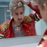 Julien Bam Instagram - Werbung | Weihnachten steht vor der Tür und damit auch ich, also Santa, der Boss! Und ich komme dieses Jahr schon am 23.12. Und wenn ihr lieb wart, dann bekommt ihr vielleicht auch so ein schönes #GalaxyZFlip4 von @samsunggermany #FlexEveryAngle #TeamGalaxy