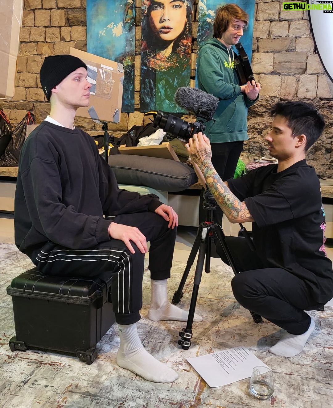 Julien Bam Instagram - So waren meine letzten 2 Wochen. Ich liebe den Scheiß ❤❤❤ Das war das aufwendigste Projekt, dass wir jemals in 2 Wochen geschafft haben. Danke für euren Hype! Motiviert richtig. Nach dem dritten Teil des ersten Hauptvideos muss ich erstmal Ferien machen