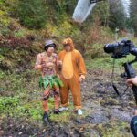 Julien Bam Instagram - Alter ich habe mich noch gar nicht bei euch allen bedankt!! Fühl mich gerade wieder so erfüllt, nachdem ich euer Feedback unter unserem Video gelesen habe. Um ehrlich zu sein, wir hatten hier alle Zittern in den Fingern, als wir nach 2 jahrelangem Stillstand auf dem Julien Bam Kanal dort wieder etwas hochgeladen haben. Aber Realtalk! In der Nacht vorm Upload haben wir durchgemacht, da der Schnitt dann doch VIEL mehr als geplant war. Genau wie damals, richtiger Throwback into our feels. Aber es war geil! Der Dreh war voller Zeitdruck, Wind, Regen, wenig Sonnenlicht. Problemsolving rund um die Uhr. Viele Downs aber auch endlos viele Lacher. Manche Dinge ändern sich nicht, aber das gehört dazu. Und ich liebe es, all das wieder zu erfahren. Ich freu mich richtig, dass ihr so Bock drauf habt. Eure Kommentare, euer Hype, euer Support. Viel zu krank. Wir machen endlich wieder etwas worin wir hier alle krass aufgehen und worin ihr aufgeht. Und es kommt (falls ihr sorgfältig gelesen habt, wisst ihr es ja schon) mehr als versprochen! Was denkt ihr? Welche Märchen werden noch kommen? Aachen, Germany