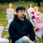 Julien Bam Instagram - Werbung Ey ich bin soooo happy, wie sich unsere Marke Eternal God entwickelt. In jedem Produkt steckt so viel Liebe zum Detail! Wir haben noch so viele Ideen, die wir auf jeden Fall noch machen wollen. Ein sehr geiles Team, das wiederum neue Ideen mitbringt. Und vorallem: eine richtig freshe Community, rund um EG, die immer größer wird. Das feier ich so hart! Bin sehr sehr dankbar 🙏🙏🙏 Checkt auf jeden Fall @eternalgod ab und werdet Teil unserer Com ❤️ rein da