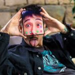 Julien Bam Instagram - #Anzeige Die erste Falte im meinem Leben, die ich feier #UnfoldYourWorld #GalaxyZFold3 #TeamGalaxy @samsunggermany