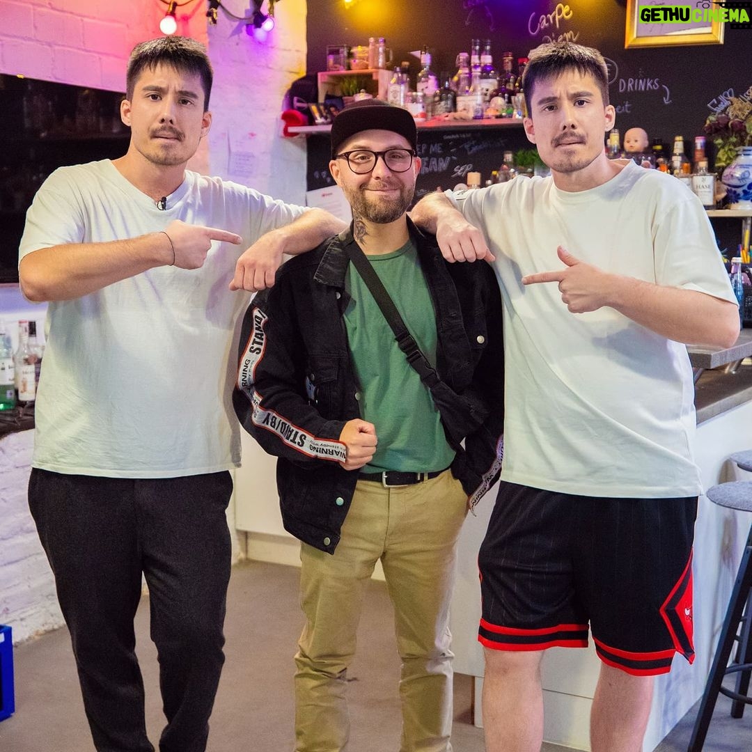 Julien Bam - 209.4K Likes - 2021 Bucket Liste: @markforsterofficial und @markforsterofficial treffen ✅
Danke @wwwshow (die schlechteren Twins)
