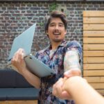 Julien Bam Instagram – Habe Romantik studiert

*werbung 
Jetzt noch ein sickes Video auf Bulien Jam, dann Tag gerettet. 
Hab mit Rezo ne Google Challenge gedreht. Also schaut in unserem Video was für Fragen Rezo und ich uns gestellt haben … jede Suche bringt euch weiter.
Danke an die Girls and Boys von Google für die Koop. Das Video ist jetzt online und Rezo ist dumm 
#google @google 

Die hübsche Sis: @enisazej_ Liebe Digga