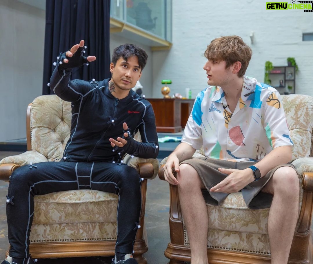 Julien Bam Instagram - werbung #PCGamePass Bin aus der Zukunft um Marius zu warnen, dass die Welt bald von katalanischen Mauereidechsen besiedelt wird. Und es gibt nur ein entkommen! Er muss mich mit @xboxdach in die virtuelle Game Pass Welt schicken! Das Video dazu findet ihr ab jetzt auf Bulien Jam