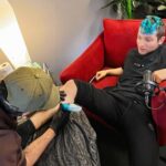 Julien Bam Instagram – Wir haben jetzt ein Partner-Tattoo. 
Es ist das einzig wahre Lobbyhoes Symbol! 
Naja bei @julienbam eher weniger 😮‍💨 Danke @rezo …