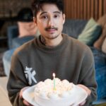 Julien Bam Instagram – Ich habe mir zum Geburtstag etwas ganz besonderes gewünscht. Einen Lovebot? Fast! Pretty Sister 2.0! Mit Pretty Sister (real name: Arisu) wurde @eternalgod vor 2 Jahren geboren und weil sie uns so sehr ans Herz gewachsen ist, präsentieren wir sie hier in einem anderen Artstyle. Vor einem halben Jahr sind die ersten Sketche dazu entstanden und ich kann heute stolz sagen: wir lieben sie genauso sehr wie jeden anderen Charakter in unserem EG Universum. Jetzt erhältlich auf 
Eternalgod.de 🖤 
UND BTW: 
Vielen lieben Dank für eure unzähligen Geburtstagswünsche. 
UND BBTW: 
Sry für das Joke Video auf Jucktmichnicht 😅 nächstes mal wird noch schlimmer 🫶