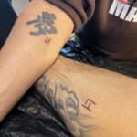 Julien Bam Instagram - Wir haben jetzt ein Partner-Tattoo. Es ist das einzig wahre Lobbyhoes Symbol! Naja bei @julienbam eher weniger 😮‍💨 Danke @rezo …