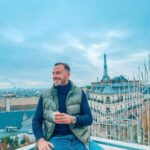 Julien Bert Instagram – Apprenez à rester calme , tout ne mérite pas une réaction . . . ☕️ Paris, France