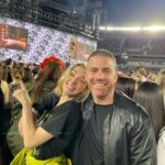 Julieta Nair Calvo Instagram - Viendo a la magnética @taylorswift con mi amor .