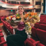 Julieta Nair Calvo Instagram - Fin de ciclo para @tootsielacomedia que termina esta temporada de una manera maravillosa . Agradecidos siempre al público que nos eligió y eligió a lo largo del año llenando todas las funciones y siendo tan amorosos con nosotros . Fue una noche preciosa llena de emoción y felicidad. El año que viene los volvemos a esperar en el Lola membrives para seguir contando esta hermosa historia . Gracias @nicovazquezok por comandar este barco ! Todos te adoramos y agradecemos por ser siempre tan alegre y amoroso con cada uno de nosotros . La fiesta sigue 💪🏼 Gracias dire @mariano_demaria por darme tanta libertad . @grassicris por tu mirada siempre con amor y tus ideas . Gracias @rgbredes @gustavoyankelevichok por volver a confiar en mi 🩷. A mi amor @andres.rolando por tu apoyo constante. Te amo equipo 🩵. A mi mamá , papá y suegra que me ayudaron tanto tanto con Valen por las noches mientras yo trabajaba 🙏🏽 no hubiese podido sin ustedes . A mis compañeros queridos ❤️ los admiro y trabajar xon ustedes es realmente un placer . A los técnicos todos, mi Vestidora @mousis126 por ponerme tu oreja muchas veces y siempre hacerme reír . @charlie_gomez_beheran por tantos meses de peluquera y risas 🧡🧡🧡 . A la producción @preludio.producciones Dami, Cande por los mimos y el cariño . Infinitas gracias a todos los que hicieron posible que esto fuese lo que fué🩵 Nos vemos el año que viene .
