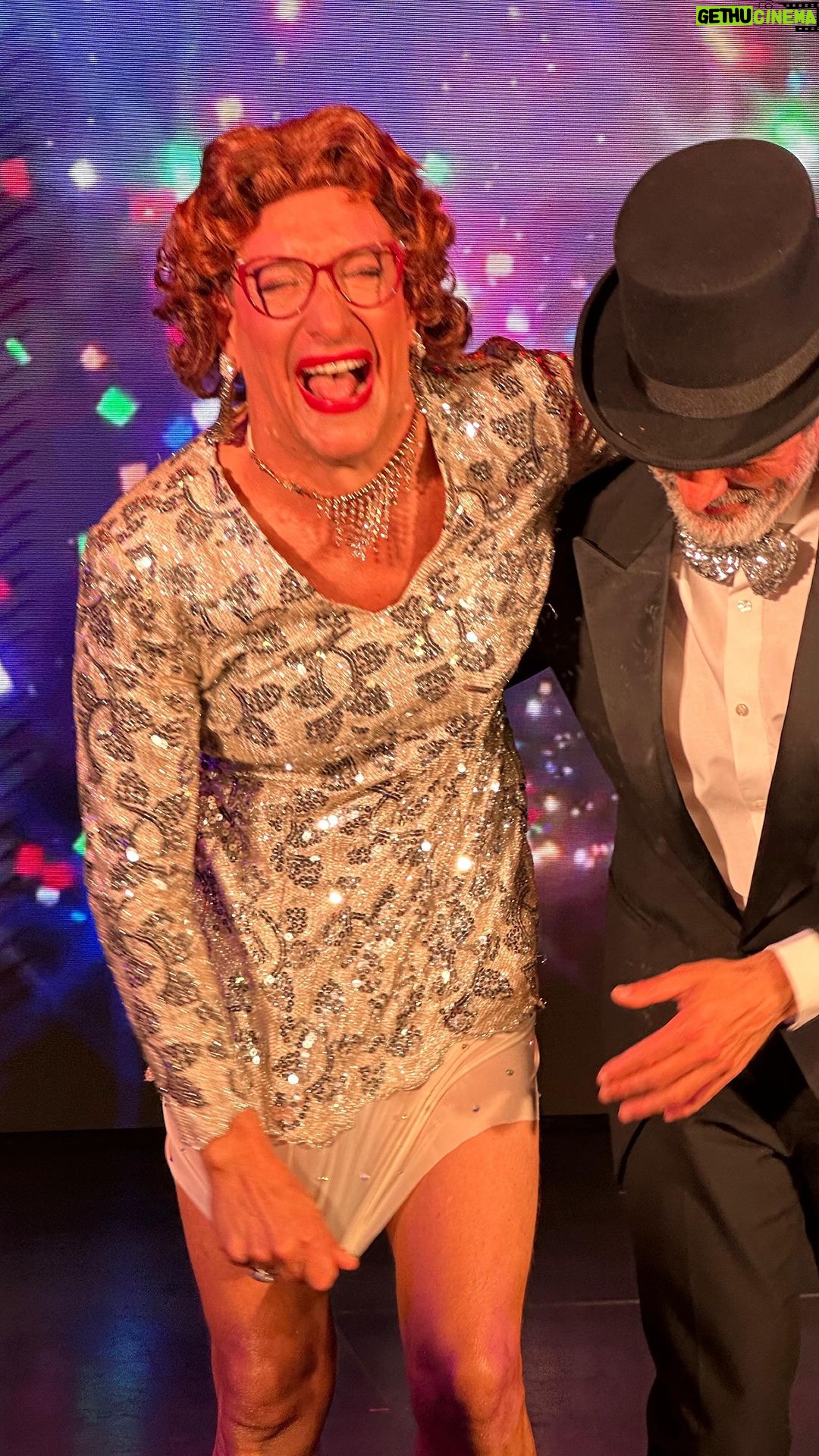Julieta Nair Calvo Instagram - Volvemos en Enero 2024!!! Gracias por tanto amor! .🙌🏽🎭🤍. #Tootsie