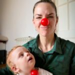 Julieta Nair Calvo Instagram - Mes de las infancias y con @alegriaintensiva te invitamos a que te pongas la nariz roja y apoyes a los payasos de hospital , que con tanto amor ayudan a transformar la realidad de muchas familias a través del arte . Acá te dejo una serie de videos para que sepas de lo que hablo 🩵 En mis historias te dejo más información . Tu ayuda es muy importante para que esta ong pueda crecer y haya cada vez mas artistas en mas hospitales alegrando los corazones de más y más niños y niñas ❤️ Te sumas ? 🤡 Pd : el ultimo video es la realidad misma de una mamá queriendo grabar contenido 😂😂😂♥️