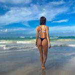 Julieta Nair Calvo Instagram - Tiro alto es mi pasión 💘 Se viene nuevamente una cápsula junto a mi marca fav de bikinis @bikinisguadalupecid . Muy pronto les voy a poder mostrar todo . Acá va un adelanto . Son preciosas 🦋 Grand Palladium Punta Cana Resort & Spa