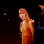 Julieta Nair Calvo Instagram - Viendo a la magnética @taylorswift con mi amor .