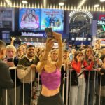 Julieta Nair Calvo Instagram - Fin de ciclo para @tootsielacomedia que termina esta temporada de una manera maravillosa . Agradecidos siempre al público que nos eligió y eligió a lo largo del año llenando todas las funciones y siendo tan amorosos con nosotros . Fue una noche preciosa llena de emoción y felicidad. El año que viene los volvemos a esperar en el Lola membrives para seguir contando esta hermosa historia . Gracias @nicovazquezok por comandar este barco ! Todos te adoramos y agradecemos por ser siempre tan alegre y amoroso con cada uno de nosotros . La fiesta sigue 💪🏼 Gracias dire @mariano_demaria por darme tanta libertad . @grassicris por tu mirada siempre con amor y tus ideas . Gracias @rgbredes @gustavoyankelevichok por volver a confiar en mi 🩷. A mi amor @andres.rolando por tu apoyo constante. Te amo equipo 🩵. A mi mamá , papá y suegra que me ayudaron tanto tanto con Valen por las noches mientras yo trabajaba 🙏🏽 no hubiese podido sin ustedes . A mis compañeros queridos ❤️ los admiro y trabajar xon ustedes es realmente un placer . A los técnicos todos, mi Vestidora @mousis126 por ponerme tu oreja muchas veces y siempre hacerme reír . @charlie_gomez_beheran por tantos meses de peluquera y risas 🧡🧡🧡 . A la producción @preludio.producciones Dami, Cande por los mimos y el cariño . Infinitas gracias a todos los que hicieron posible que esto fuese lo que fué🩵 Nos vemos el año que viene .