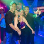 Julieta Nair Calvo Instagram - Fin de ciclo para @tootsielacomedia que termina esta temporada de una manera maravillosa . Agradecidos siempre al público que nos eligió y eligió a lo largo del año llenando todas las funciones y siendo tan amorosos con nosotros . Fue una noche preciosa llena de emoción y felicidad. El año que viene los volvemos a esperar en el Lola membrives para seguir contando esta hermosa historia . Gracias @nicovazquezok por comandar este barco ! Todos te adoramos y agradecemos por ser siempre tan alegre y amoroso con cada uno de nosotros . La fiesta sigue 💪🏼 Gracias dire @mariano_demaria por darme tanta libertad . @grassicris por tu mirada siempre con amor y tus ideas . Gracias @rgbredes @gustavoyankelevichok por volver a confiar en mi 🩷. A mi amor @andres.rolando por tu apoyo constante. Te amo equipo 🩵. A mi mamá , papá y suegra que me ayudaron tanto tanto con Valen por las noches mientras yo trabajaba 🙏🏽 no hubiese podido sin ustedes . A mis compañeros queridos ❤️ los admiro y trabajar xon ustedes es realmente un placer . A los técnicos todos, mi Vestidora @mousis126 por ponerme tu oreja muchas veces y siempre hacerme reír . @charlie_gomez_beheran por tantos meses de peluquera y risas 🧡🧡🧡 . A la producción @preludio.producciones Dami, Cande por los mimos y el cariño . Infinitas gracias a todos los que hicieron posible que esto fuese lo que fué🩵 Nos vemos el año que viene .