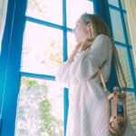 Julieta Nair Calvo Instagram - Lunes atr. Acompáñenme a elegir un look y a prepárame para ir a un lugar especial . No se olviden de llevarse una botella con agua para hidratarse durante el día 🧡 Elegí Smart @smartwaterar