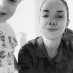 Julieta Nair Calvo Instagram - Mes de las infancias y con @alegriaintensiva te invitamos a que te pongas la nariz roja y apoyes a los payasos de hospital , que con tanto amor ayudan a transformar la realidad de muchas familias a través del arte . Acá te dejo una serie de videos para que sepas de lo que hablo 🩵 En mis historias te dejo más información . Tu ayuda es muy importante para que esta ong pueda crecer y haya cada vez mas artistas en mas hospitales alegrando los corazones de más y más niños y niñas ❤️ Te sumas ? 🤡 Pd : el ultimo video es la realidad misma de una mamá queriendo grabar contenido 😂😂😂♥️