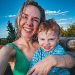 Julieta Nair Calvo Instagram - Felices 21 meses chancho rosa 🩵🩵🩵🩵🩵( técnicamente fué ayer pero no importa 🤣) Te amamos con toda . Luz de nuestra vida .