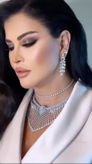Jumana Murad Instagram - جمال الروح هو الشيئ الوحيد الذي لا يستطيع الزمان ان ينال منه ❤️❤️❤️🥰 
Stylist @khalilzein.official 
Makeup @hajjarjosiane 
Hair @renzizgheib