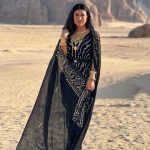Jumana Murad Instagram - الفنانة جومانا مراد تتألق بإطلالة تراثية خلال تواجدها في محافظة العلا، وسط الطبيعة الجبلية الخلابة 📸: @elienakhlee @jumana.mourad @banyantree.alula @experiencealula #forbes #forbesmiddleeast #فوربس #فوربس_الشرق_الأوسط