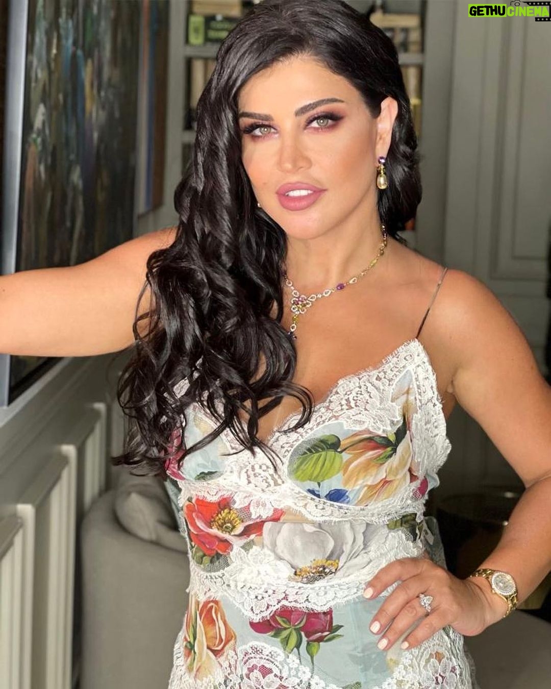 Jumana Murad Instagram - الحب لا يمكن شراؤه إلا بالحب 💜💜💜💜 makeup artist @ahmedelkhawaga1