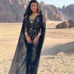 Jumana Murad Instagram - الفنانة جومانا مراد تتألق بإطلالة تراثية خلال تواجدها في محافظة العلا، وسط الطبيعة الجبلية الخلابة 📸: @elienakhlee @jumana.mourad @banyantree.alula @experiencealula #forbes #forbesmiddleeast #فوربس #فوربس_الشرق_الأوسط