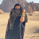 Jumana Murad Instagram - الفنانة جومانا مراد تتألق بإطلالة تراثية خلال تواجدها في محافظة العلا، وسط الطبيعة الجبلية الخلابة 📸: @elienakhlee @jumana.mourad @banyantree.alula @experiencealula #forbes #forbesmiddleeast #فوربس #فوربس_الشرق_الأوسط