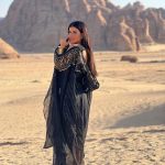 Jumana Murad Instagram - الفنانة جومانا مراد تتألق بإطلالة تراثية خلال تواجدها في محافظة العلا، وسط الطبيعة الجبلية الخلابة 📸: @elienakhlee @jumana.mourad @banyantree.alula @experiencealula #forbes #forbesmiddleeast #فوربس #فوربس_الشرق_الأوسط