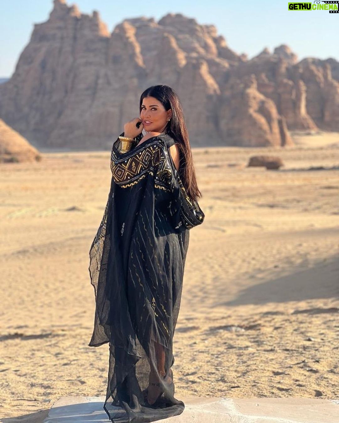 Jumana Murad Instagram - العلا تجربه فريده من نوعها 💚💚💚 @banyantree.alula @jrnconsultancy Dress @inesscollections #ksa🇸🇦 #alula