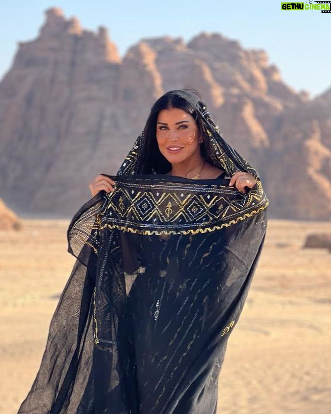 Jumana Murad Instagram - العلا تجربه فريده من نوعها 💚💚💚 @banyantree.alula @jrnconsultancy Dress @inesscollections #ksa🇸🇦 #alula