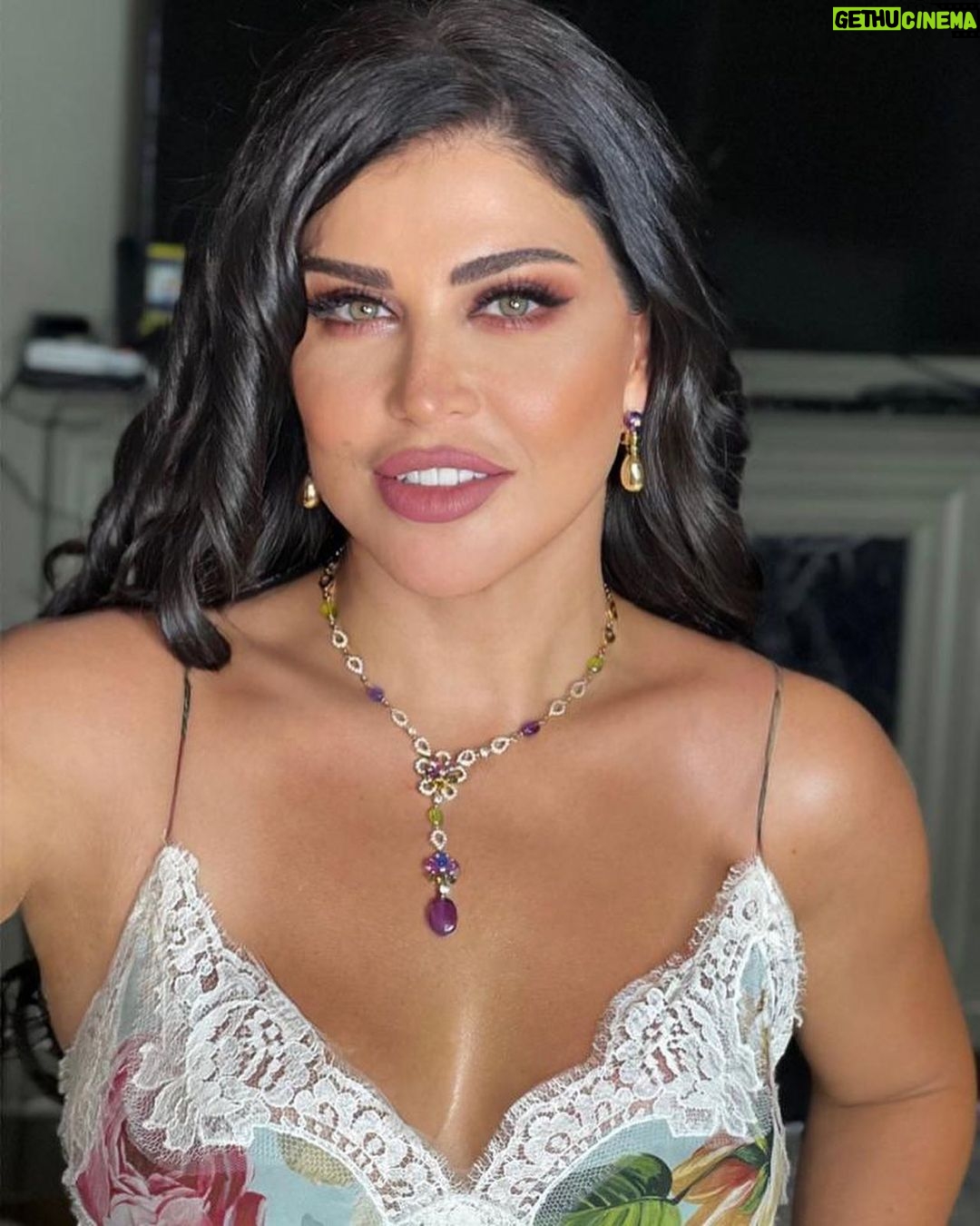 Jumana Murad Instagram - الحب لا يمكن شراؤه إلا بالحب 💜💜💜💜 makeup artist @ahmedelkhawaga1