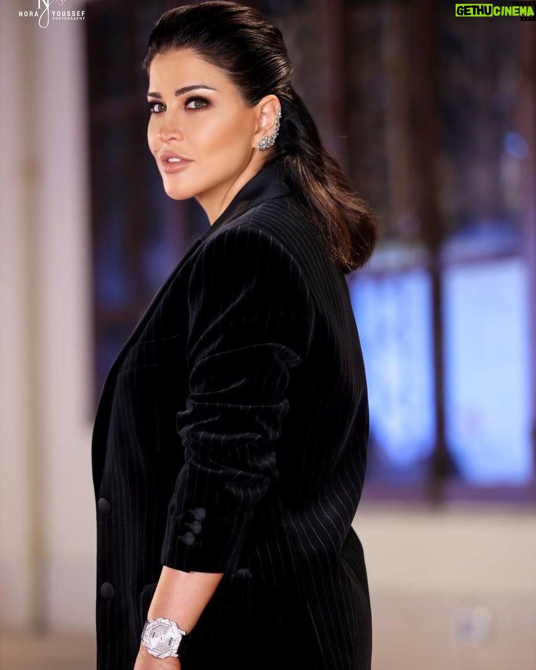 Jumana Murad Instagram - حفل تكريم المخرج الراحل حاتم علي ضمن فعاليات مهرجان القاهره السينمائي في دورته ٤٣ @cairofilms @shahid.vod @mbcmasrtv . Makeup artist @ahmedelkhawaga1 Photos :nora youssief Dressed by : @miumiu