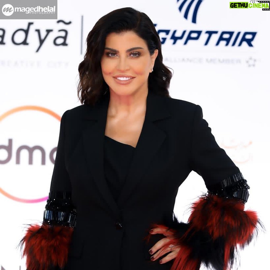 Jumana Murad Instagram - من فعاليات مهرجان القاهره السينمائي في دورته ال ٤٢ لحضور فيلم عنها انتاج دينا فاروق ، اخراج اسلام العزازي . Dress by : @abdelhak.abdelhak makeup artist : @sharifftanyousmua hair style : @_alihairstylist