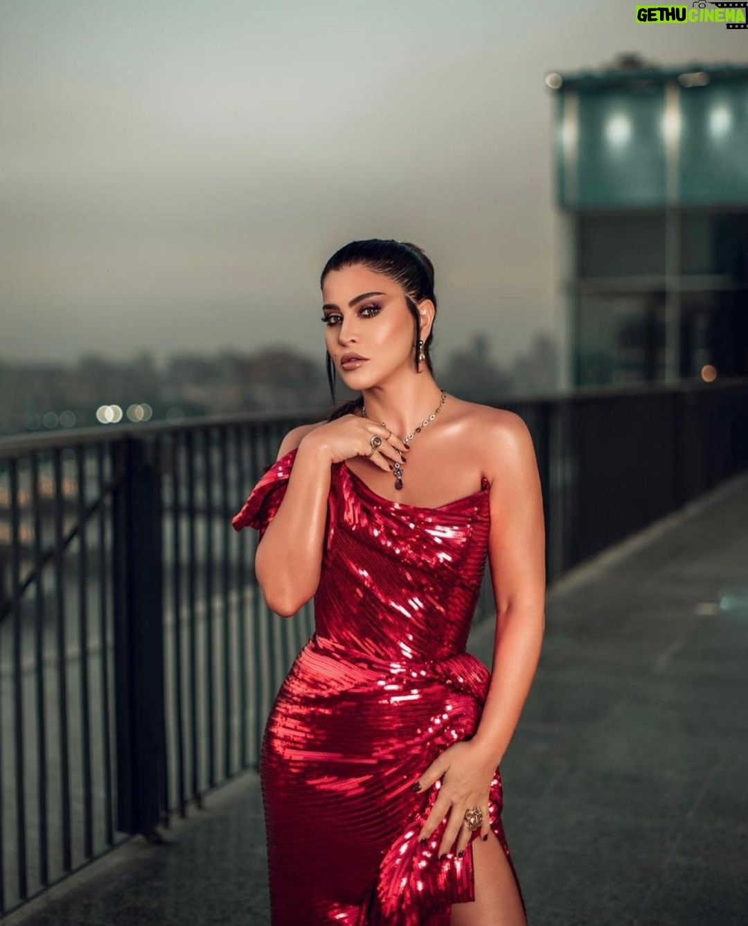Jumana Murad Instagram - مهرجان القاهره السينمائي لسنه ٢٠٢٠ . Make up and styling : @sharifftanyousmua dress by : @abdelhak.abdelhak photographer: @abdallaphotography hair style : @nael_leo jewelry : @bulgari @chopard @cartier . Special thanks to @thenileritzcarlton
