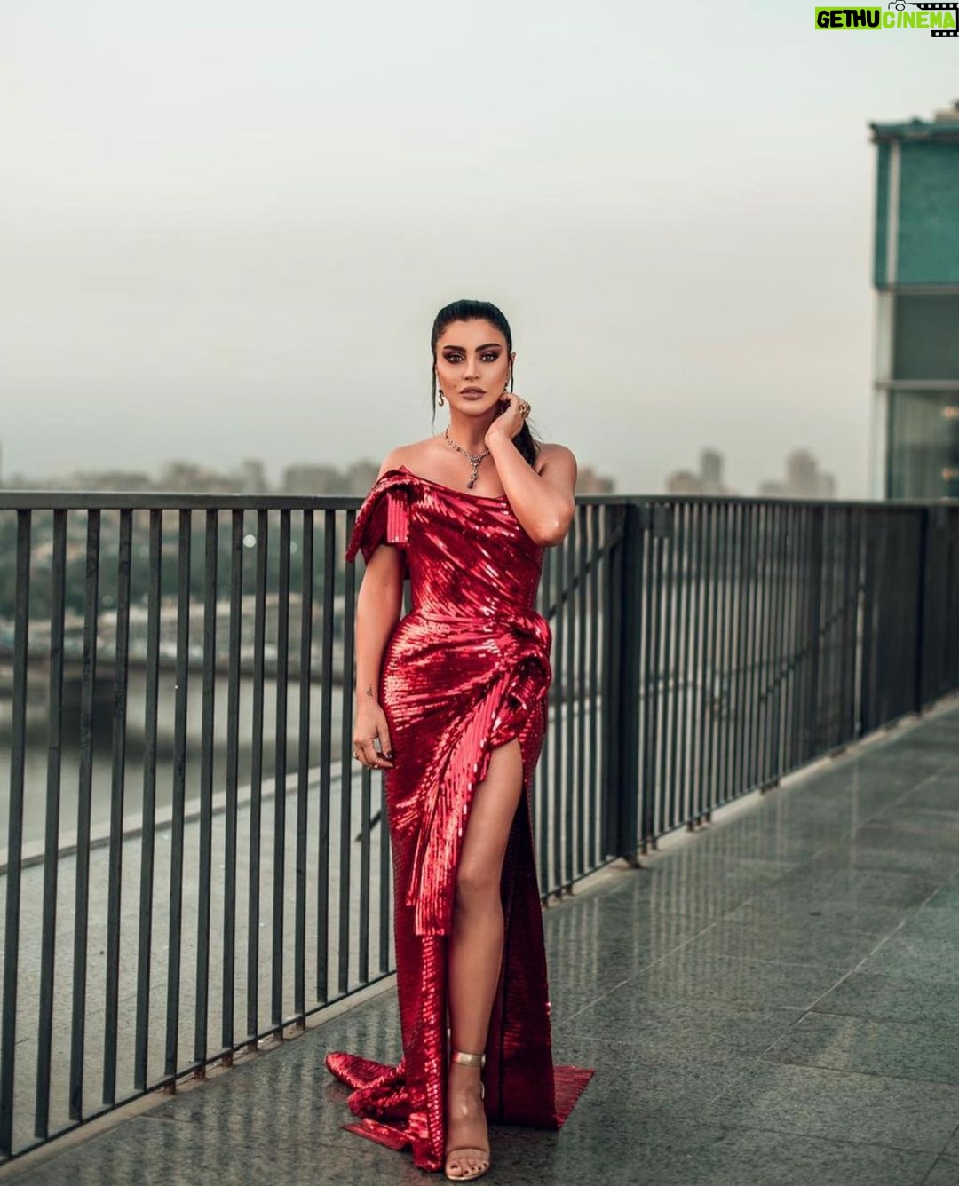 Jumana Murad Instagram - مهرجان القاهره السينمائي لسنه ٢٠٢٠ . Make up and styling : @sharifftanyousmua dress by : @abdelhak.abdelhak photographer: @abdallaphotography hair style : @nael_leo jewelry : @bulgari @chopard @cartier . Special thanks to @thenileritzcarlton