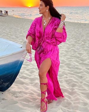 Jumana Murad Instagram - The sea and I are full of love and mystery 💖💖💖💖. #joumanamurad  #جومانا_مراد