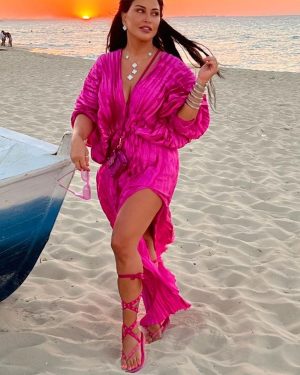 Jumana Murad Instagram - The sea and I are full of love and mystery 💖💖💖💖. #joumanamurad  #جومانا_مراد