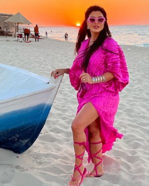 Jumana Murad Instagram - The sea and I are full of love and mystery 💖💖💖💖. #joumanamurad  #جومانا_مراد