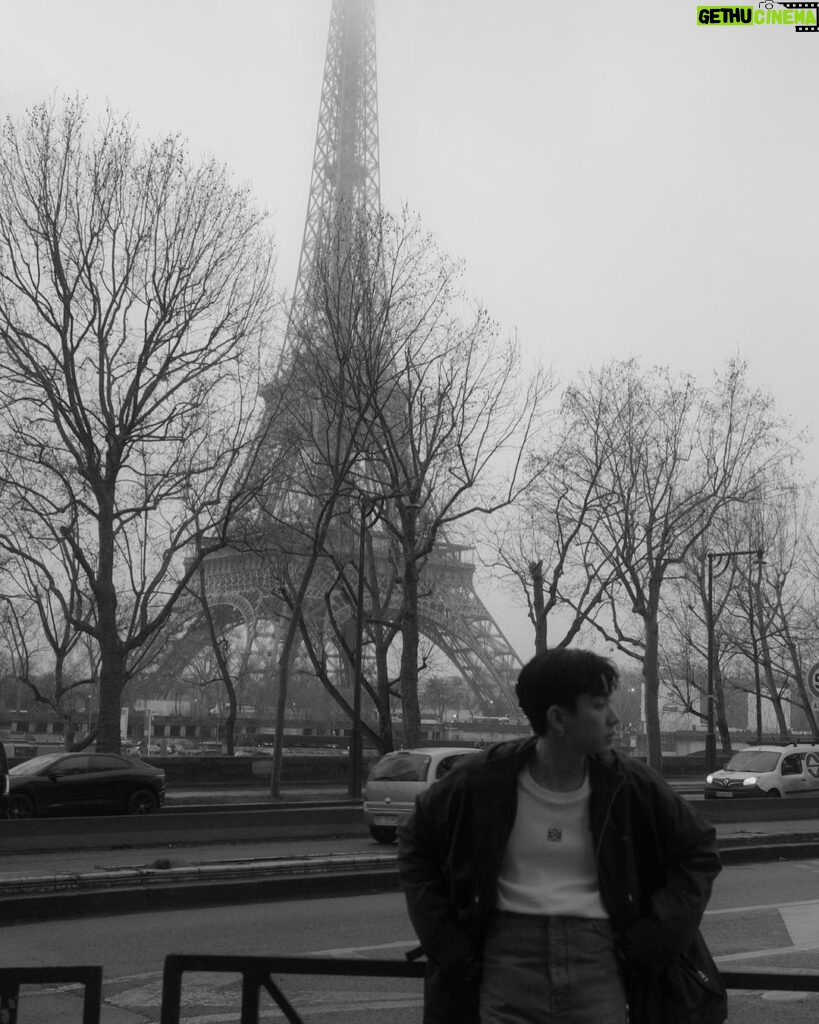 Jumpol Adulkittiporn Instagram - Paris in the rain #LOEWE #LOEWEFW24
