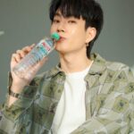 Jumpol Adulkittiporn Instagram – Summer นี้เพิ่มความสดชื่นให้กับตัวเองด้วยน้ำแร่ออรา Be You, Be True Aura เป็นตัวเองในแบบคุณ เปล่งประกายมีออรา ✨

หาซื้อได้ที่ 7-11 และ ร้านค้าชั้นนำทั่วไป
ซื้อคู่ถูกกว่า ขนาด 1500ml. พิเศษ 2 ขวด 40 บาท(จากปกติ 46 บาท) 

#BeYouBeTrueAura #TrueAura #น้ำแร่ออรา