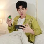 Jumpol Adulkittiporn Instagram - เปิดตี้เกมกะจะเล่นคลายเครียดสักตา แต่ติดลมโต้รุ่งแบบไม่รู้ตัว 😑 สายติดเกมแบบออฟ นอนดึกแค่ไหนตื่นเช้าก็ไหว เพราะบูสต์ด้วยแบรนด์ซุปไก่สกัด ตัวช่วยบูสต์พลังทั้งหัว ทั่งร่างให้พร้อมไปลุยงานต่อได้✌🏻 ใครสายตี้เกมนอนดึก หัวล้าไม่ไหว ลองบูสต์แบรนด์ก่อนไปทำงาน! #ไม่ไหวบอกแบรนด์ #แบรนด์ซุปไก่สกัด