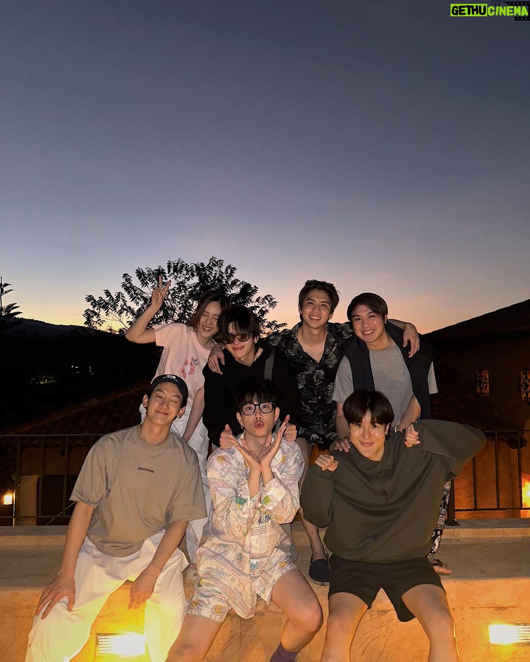 Jumpol Adulkittiporn Instagram - หน้าก็ง่วง ถุงเท้ายังม่วงอิกก🌲⛰️