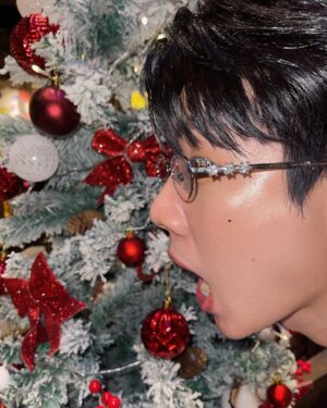 Jumpol Adulkittiporn Instagram - Merry kissmas🎄🌟