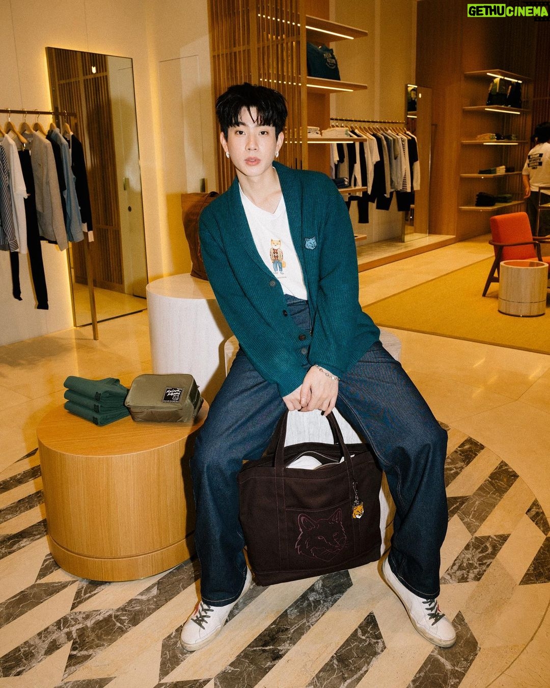 Jumpol Adulkittiporn Instagram - Tone on Tone 🦊 #maisonkitsunebangkok @maisonkitsune @ppgroupthailand