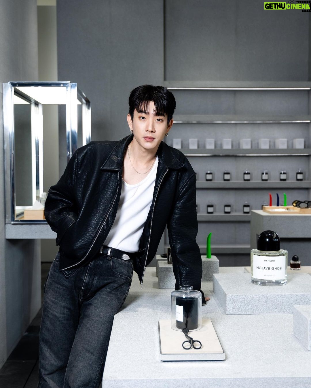 Jumpol Adulkittiporn Instagram - สโตร์ล่าสุดของ Byredo ในไทย ที่ The Emsphere ชั้น M กลิ่น Rose of No Man's Land เริ่ดเริ่ดเริ่ด อยากจะcrazy @officialbyredo @atelierdeprestige @beautyhall_thailand #ByredoTH #Byredo