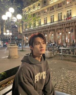 Jun Instagram - 🚶🍁✨