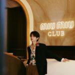 Jun Instagram - 자유로운 홀리데이 시간을 즐기세요🍸🎵 @MiuMiu #MiuMiuClubShanghai