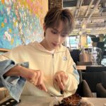 Jun Instagram - 여러분 FML 노래들 다 들었어요?우리 ❤️사랑하는 💎✨carat들 항상 행복하고 이번 노래 들으면서 잘 자요 😪💤굿나잇